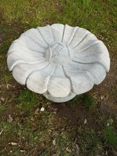 EXTRAVAGANTE VOGELTRÄNKE TRÄNKE AUS NATURSTEIN STEIN GARTEN-DEKO