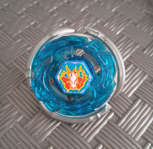 Beyblade storm pegasus 105rf - beyblade,