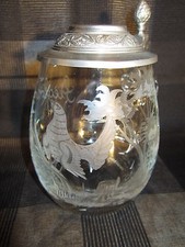 Glas-Bierkrug mit Zinndeckel