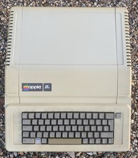 Apple 2e IIe Computer mit 5