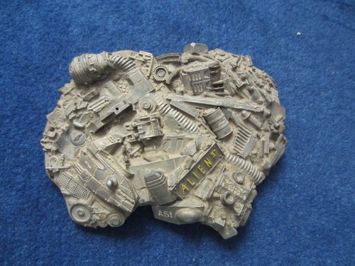 Dark horse alien - 3, base