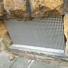 Lochgitter für Kellerfenster Gitter Nagerschutz, Schutz vor Laub & Schmutz QG2mm