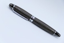 Füllfederhalter aus Mooreiche