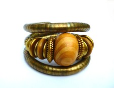 Wunderschönes  Armband große braune Holzkugeln goldene Dekoperlen