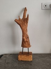 Abstrakte Holzschnitzerei auf