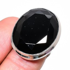 Schwarzer Spinell ovale Form