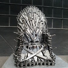 INSPIRIERT VON: IRON THRONE