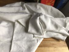 Große ovale sehr hochwertige Tischdecke. Blumenranken Dekor