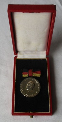 Ddr orden verdienter meister - orden,