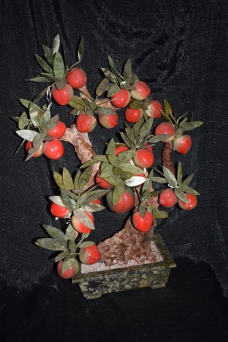 Großer pfirsichbaum mit - großer,