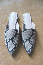 Offene Schuhe flache