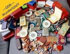 DDR Box - Mfs, VoPo, NVA, VEB, DSF, FÖJ - Ostalgie - Medaillen - Effekte - Orden