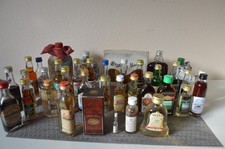39 Miniaturflaschen, davon 5 Scotch Whisky, 34 dt .regionale Spezialitäten