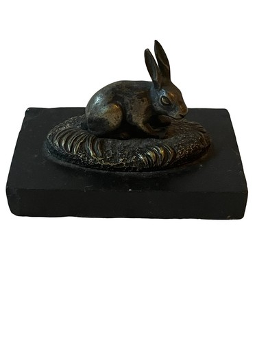 Antiker kleiner hase auf - antiker,