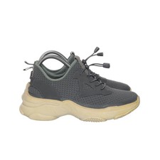 Everest, Trainingsschuhe