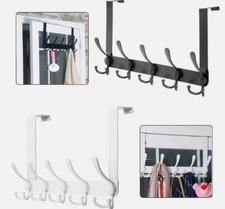 15 Haken über der Tür