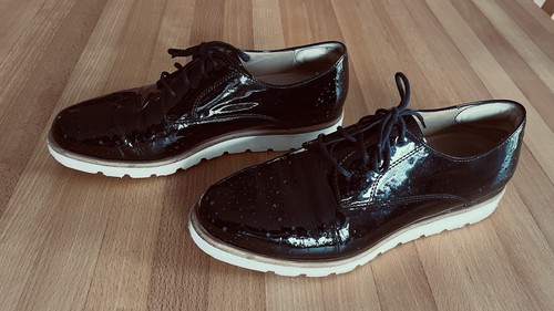 Lackledersneaker lochmuster - m.,