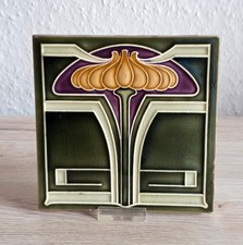 Original Jugendstil-Fliese um 1900 – florales Relief, seltene Farbgebung