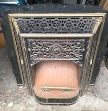 EISEN MESSING KANONEN OFEN OFFENER KAMIN VERKLEIDUNG SCHLOß ANTIK,