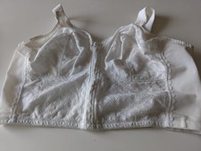 schöner BH in 110 Cup E, in Weiß Langer Format neu