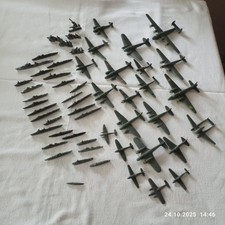Spielzeug Modelle Plastik Flugzeuge Schiffe U Boot Soldaten Weltkrieg 2 Wiking ?