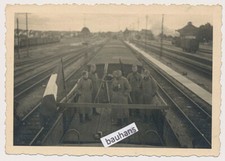 Foto Frankreich Bahnhof , Güterwagen Wehrmacht Bahnschutz  2.WK (9438a)