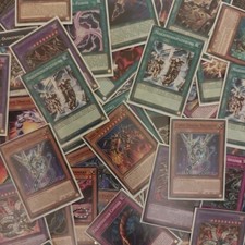 Yu-Gu-Oh! Trading Card Game Sammelkarten Bulk 63 Stück Jahr 2020 Sleeves Hüllen