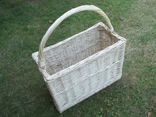 Zeitungskorb, Flaschenkorb, Flaschenträger aus heller Weide (NICHT reinweiß)