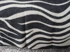 Wohndecke 100% Schurwolle Plaid Decke 150 x 200 cm Schwarz-Weiß Zebra
