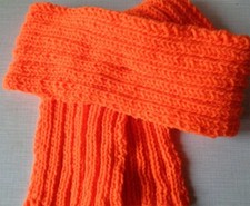 Handgestrickter Schal in Neonorange, Länge ca. 160 cm Neu und unbenutzt!