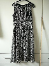 D Zero Kleid ca. Gr S/M schwarz-weiß unregelmäßig getreift Zebra-Look