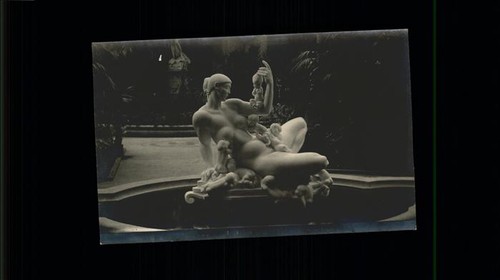 Skulpturen brunnen frau engel - brunnen,