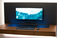 Maßgefertigter PC-Schreibtisch aus Walnuss mit Beleuchtung (mit oder ohne PC)