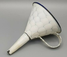 uralter Emaille TRICHTER weiß