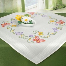 STICK-TISCHDECKE MIT GARN - SCHMETTERLING RANKEN - KREUZSTICH - VORGEZ - 80x80cm