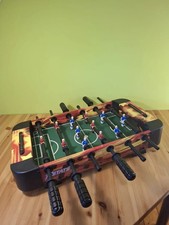 Mini-Tischkicker im rot-gelben