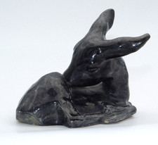 Liegendes  Reh , Keramikfigur