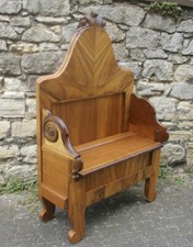 Kleine Sitzbank Upcycled Spiegelfurnier Armlehnen florale Schnitzereien