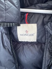Dunkelblaue moncler jacke - dunkelblaue,