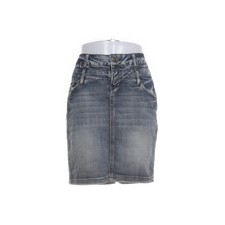 Two Days Later, Jeansrock