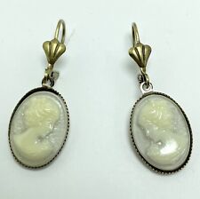 Edle Gablonzer Gemmen-Ohrringe mit weißer Kamee im Biedermeierstil