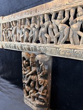 Aufwendig geschnitzte