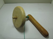 Schnur Kreisel -  mit diverse Hölzer, für Kinder ab 5 Jahre - Holzspielzeug