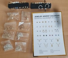 Modeschmuck für den Adventskalender : 4 Armbänder, 4 Ketten, 16 Paar Ohrringe