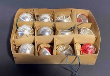 12 alte Weihnachtskugeln