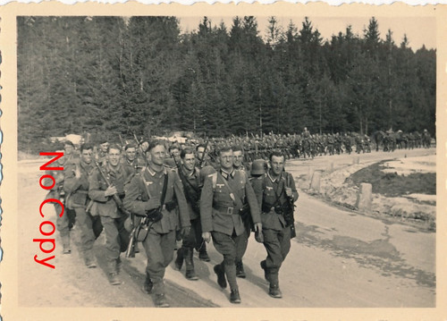 Soldaten marschierende kolonne - soldaten,