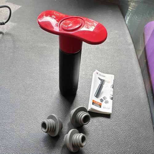 Creuset wine pump and - le,
