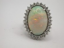 toller Ring mit Opal und Brillant  Weißgold