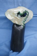 Designervase / Handarbeit / Ton / Perlendekor