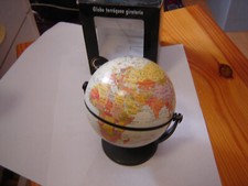 1 Schreibtisch Globus